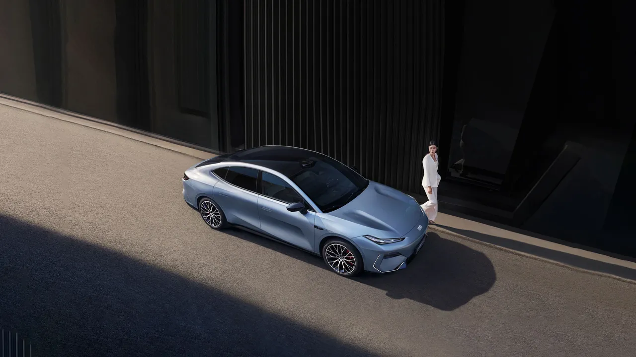 Geely Galaxy E8